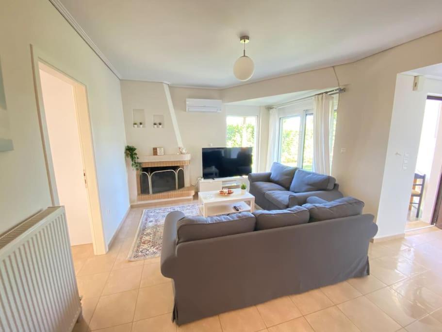 Cozy 2 Room Apartment With Garden Near Athens Air-Port Artemida (Attica) Exterior foto